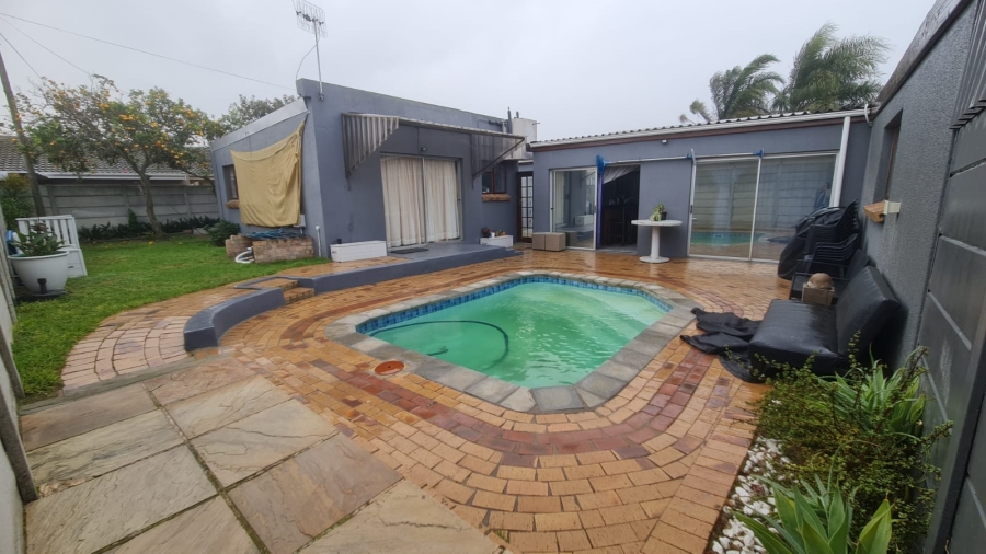 To Let 3 Bedroom Property for Rent in St Dumas Western Cape